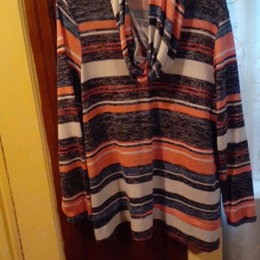 Top - Picture 3 of 3